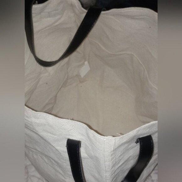 Adjustable Crossbody Bag and Two Gifts - Picture 12 of 14